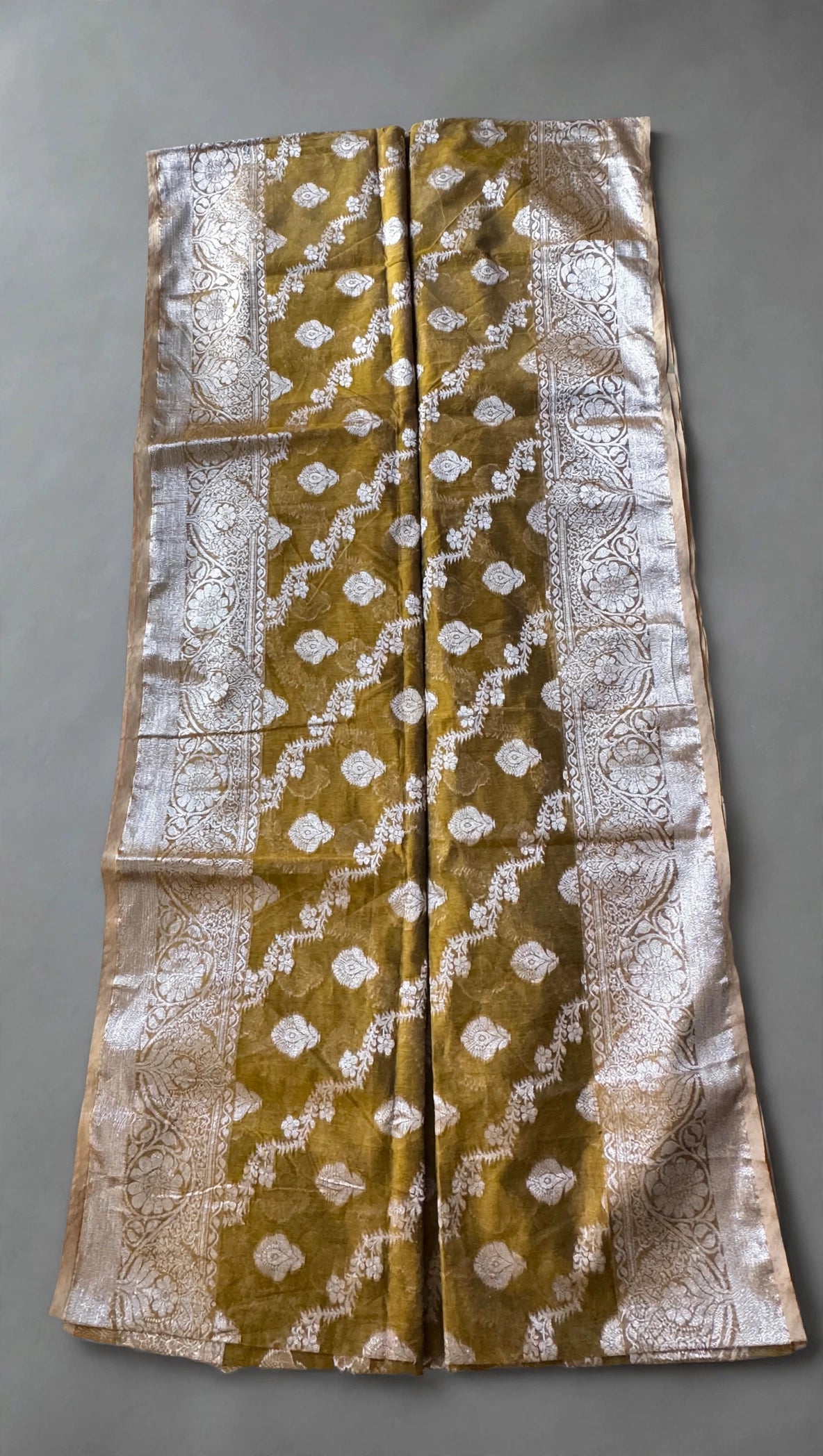 Deshi Dark Gold Half Silk Zari Saree - body detail
