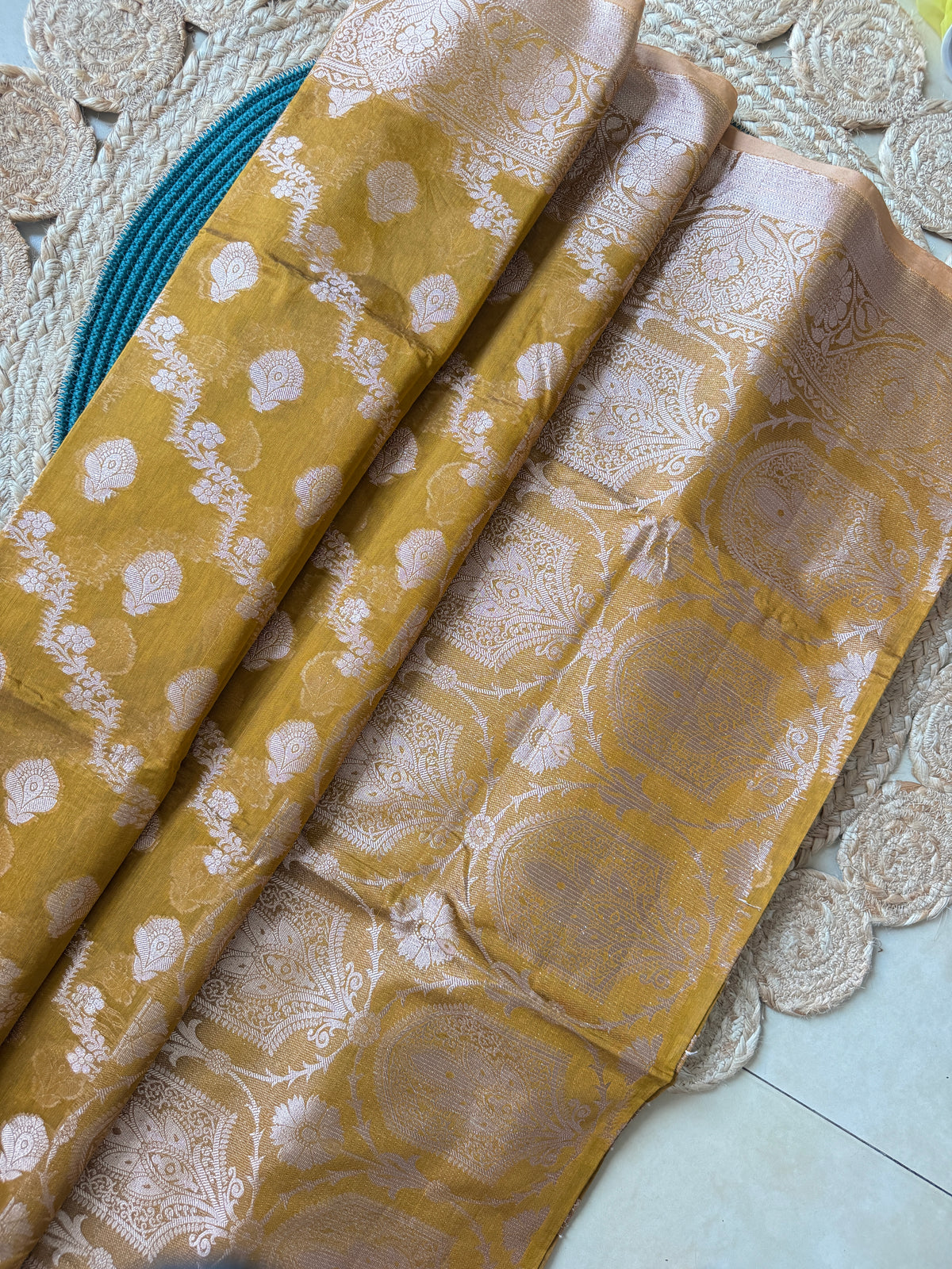 Deshi Dark Gold Half Silk Zari Saree - pallu detail